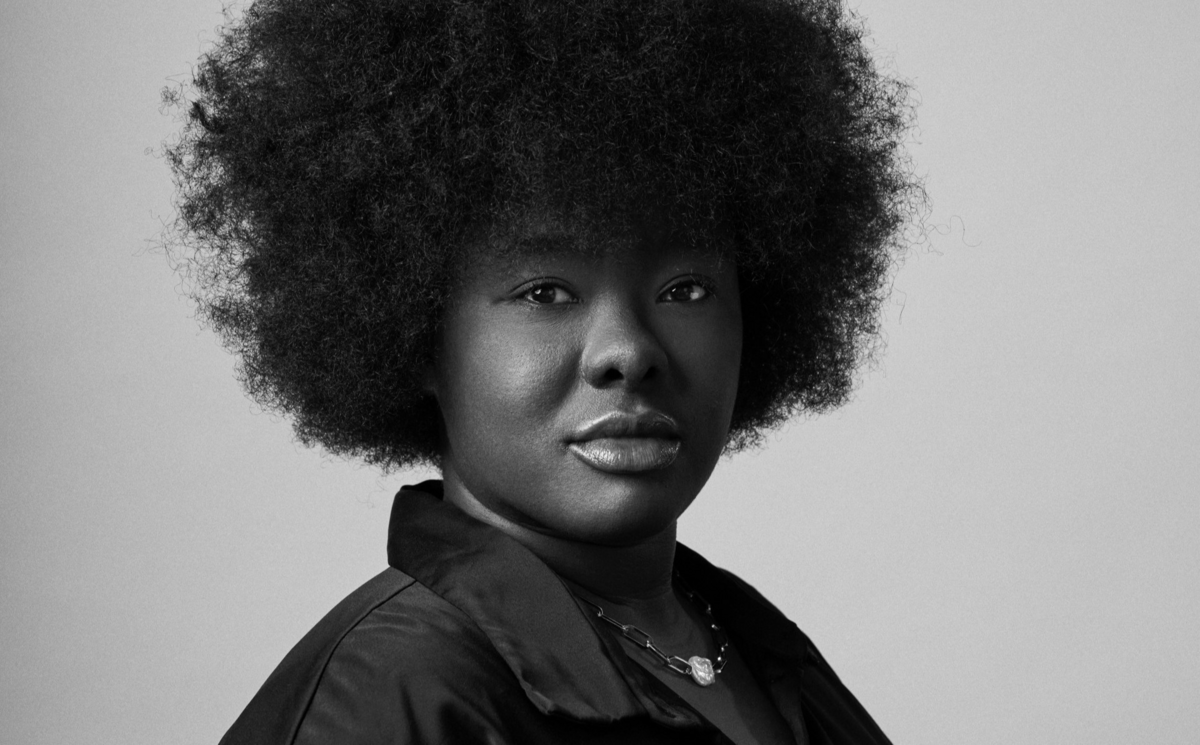 schwarz weiss Portrait von Emilien Itim aka. NNAVY