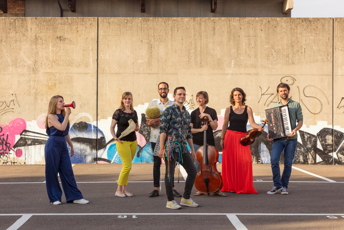 Foto: Zu sehen ist ein Gruppenbild des Ensemble Lemniscate