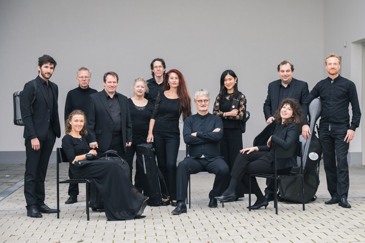 Foto: Ein Gruppenbild der Holst-Sinfonietta.