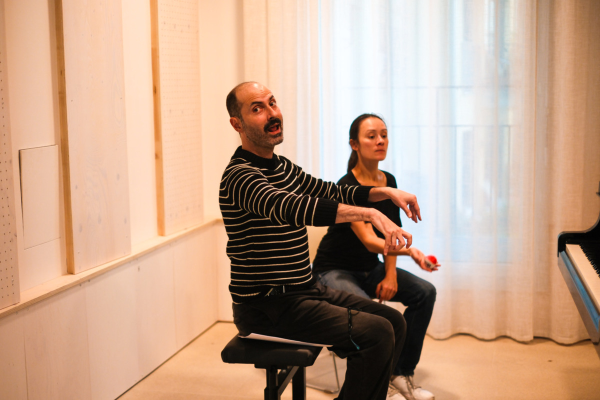 Foto von Daniele Pintaudi und Anne-May Krüger am Klavier