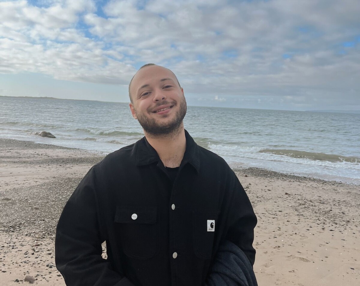 Foto von Yehu Sha’ashua Da am Strand.